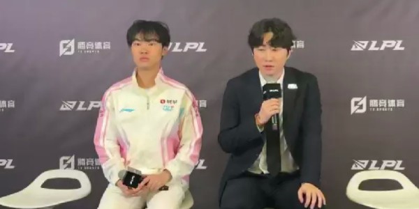 九游娱乐入口-Knight：HongQ优缺鲜明年轻英雄池深，对线激进可能失误也多