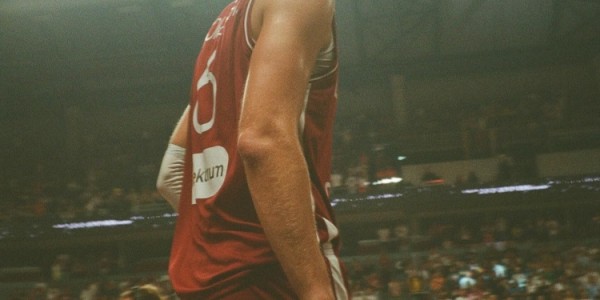 暂时1胜2负！波尔津吉斯晒照：国家队的夏天！