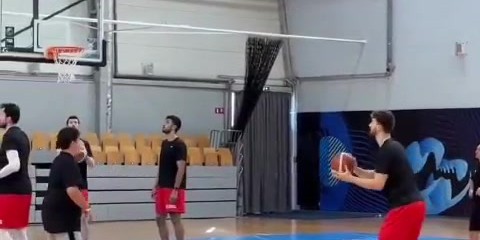 九游娱乐下载-申京三分训练14连中 欧锦赛期间远投命中率达37.5%