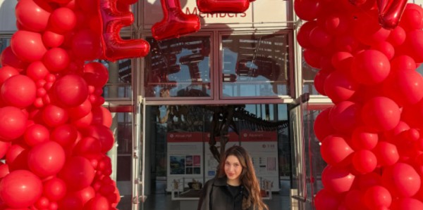 谷爱凌分享22岁庆生照：感谢朋友们多年的关爱、陪伴和鼓励