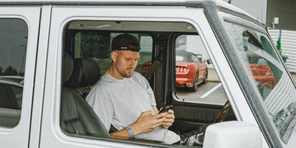 暂时1胜2负！波尔津吉斯晒照：国家队的夏天！