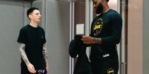 训练师：每次训练詹姆斯总是提前两小时到场准备 迟到会让他焦虑