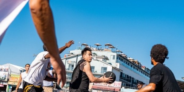 九游娱乐下载-赵继伟社交媒体发布近期照片：提及错过与科比会面机会 强调珍视此刻